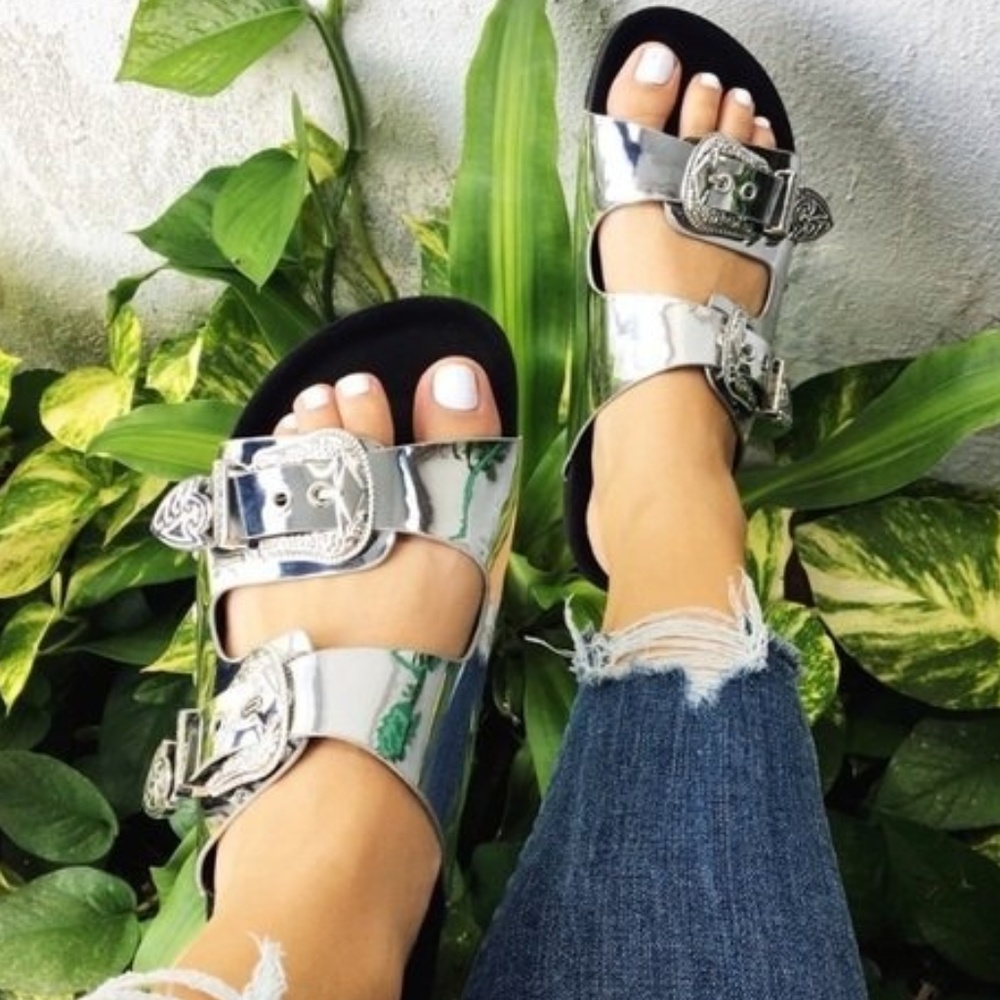 🌷1 left! NEW Slides Buckle Sandal Studs 10 - Picture 2 of 7